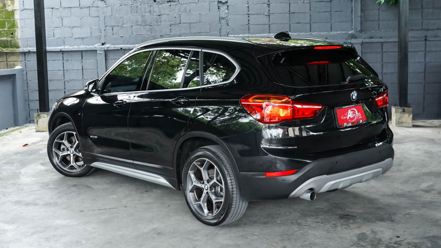 LINE_ALBUM_BMW X1 sDrive18i xLine ปี17 จด 18 (เบนซิน) สีดำ_260826_6