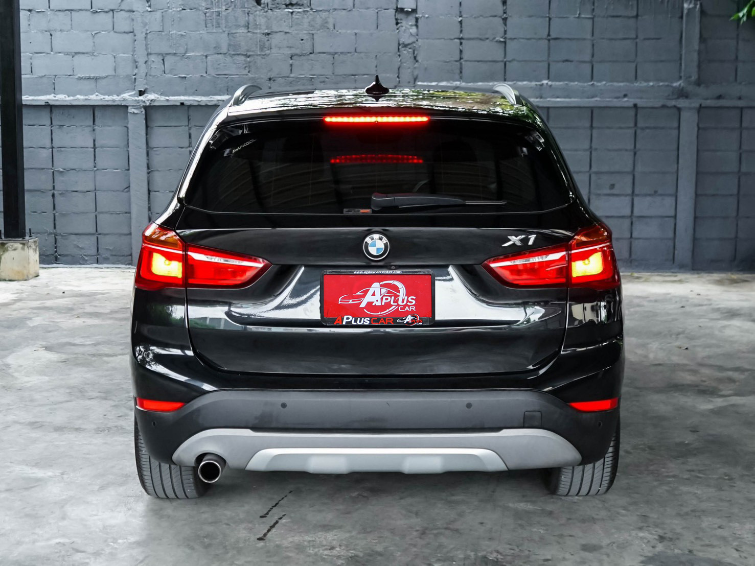 LINE_ALBUM_BMW X1 sDrive18i xLine ปี17 จด 18 (เบนซิน) สีดำ_260826_7