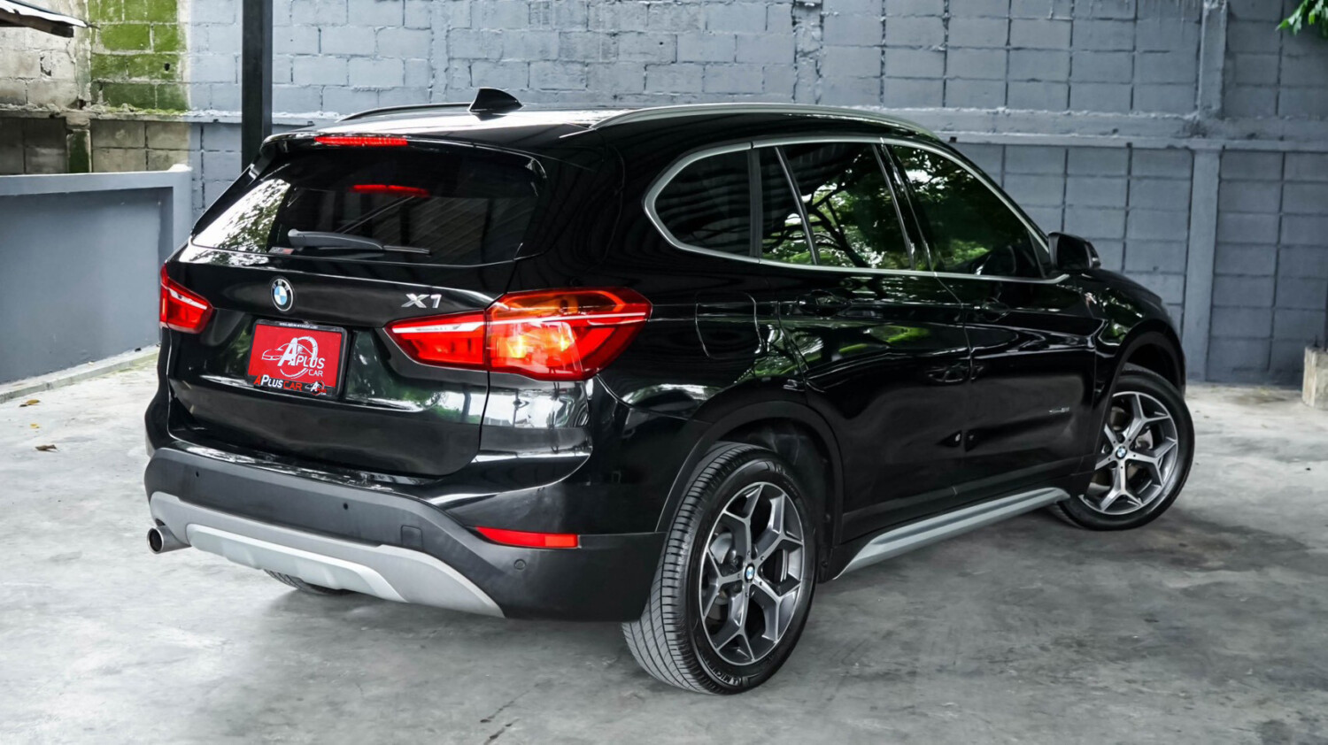 LINE_ALBUM_BMW X1 sDrive18i xLine ปี17 จด 18 (เบนซิน) สีดำ_260826_8
