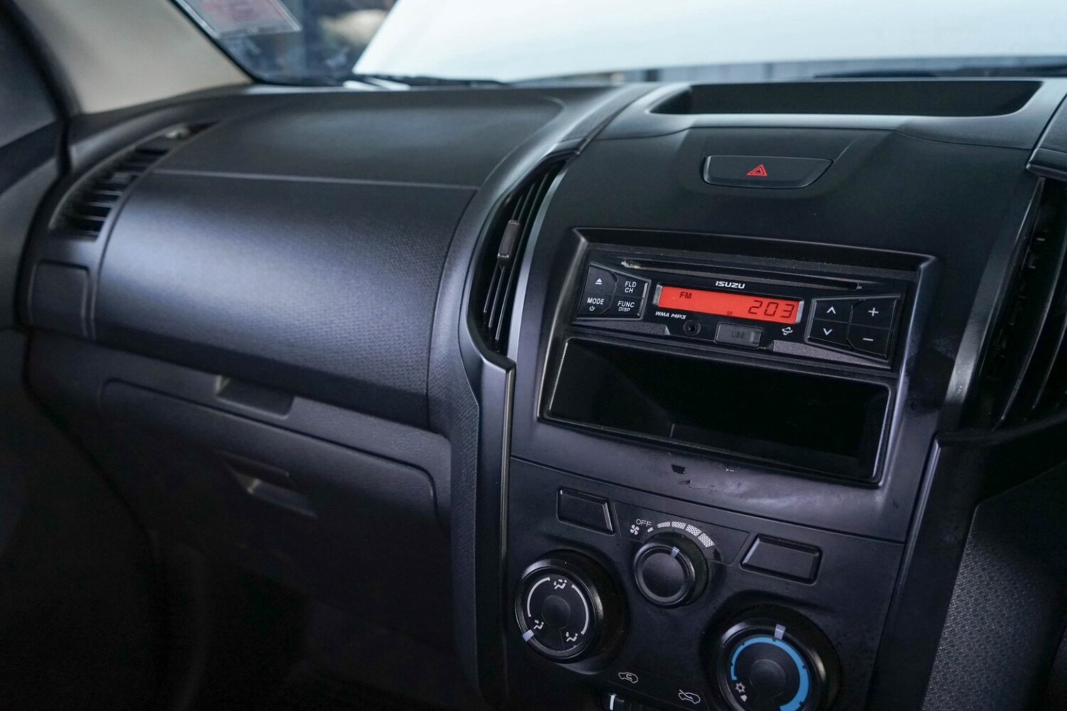 LINE_ALBUM_Dmax cab 1.9 ปี18 สีขาว ไมล์ 110,000 km เกียร์ mt_260822_15
