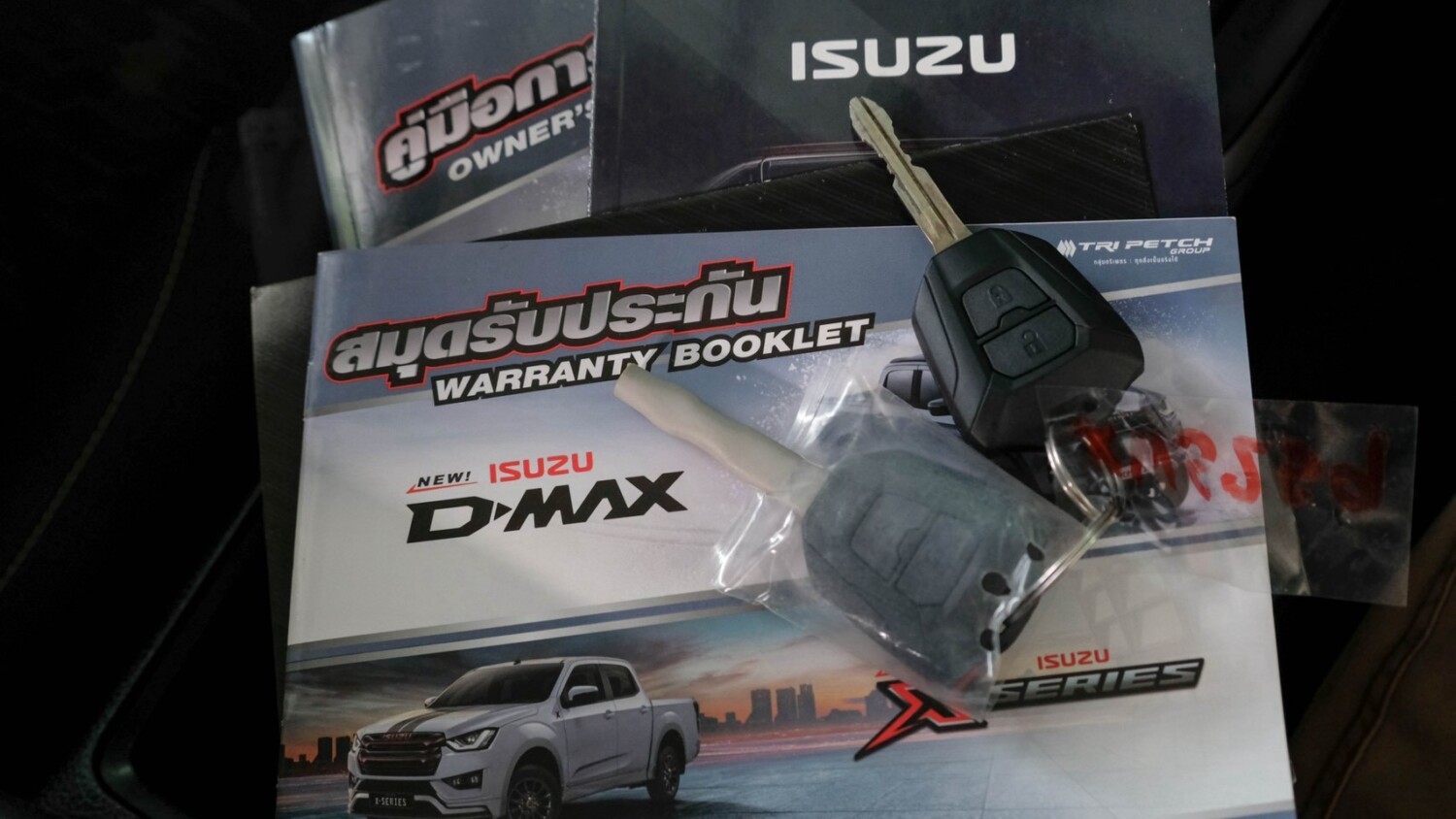 LINE_ALBUM_Dmax cab hi-lander ปี22 สีเทา auto ไมล์ 140,000km_260807_16