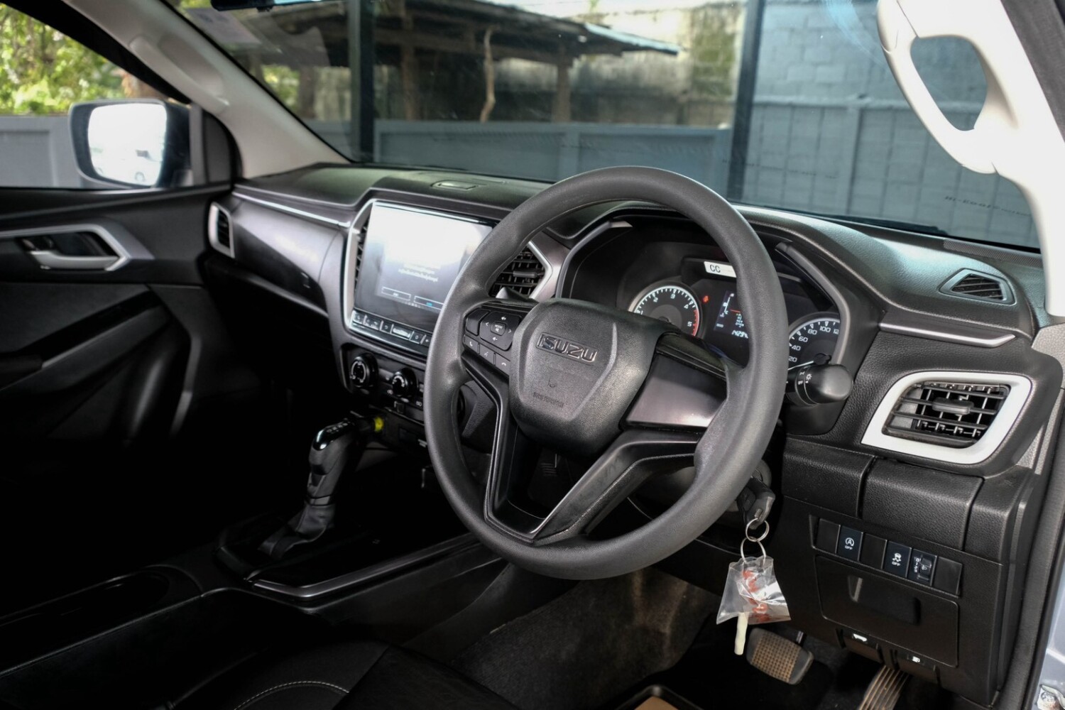 LINE_ALBUM_Dmax cab hi-lander ปี22 สีเทา auto ไมล์ 140,000km_260807_9