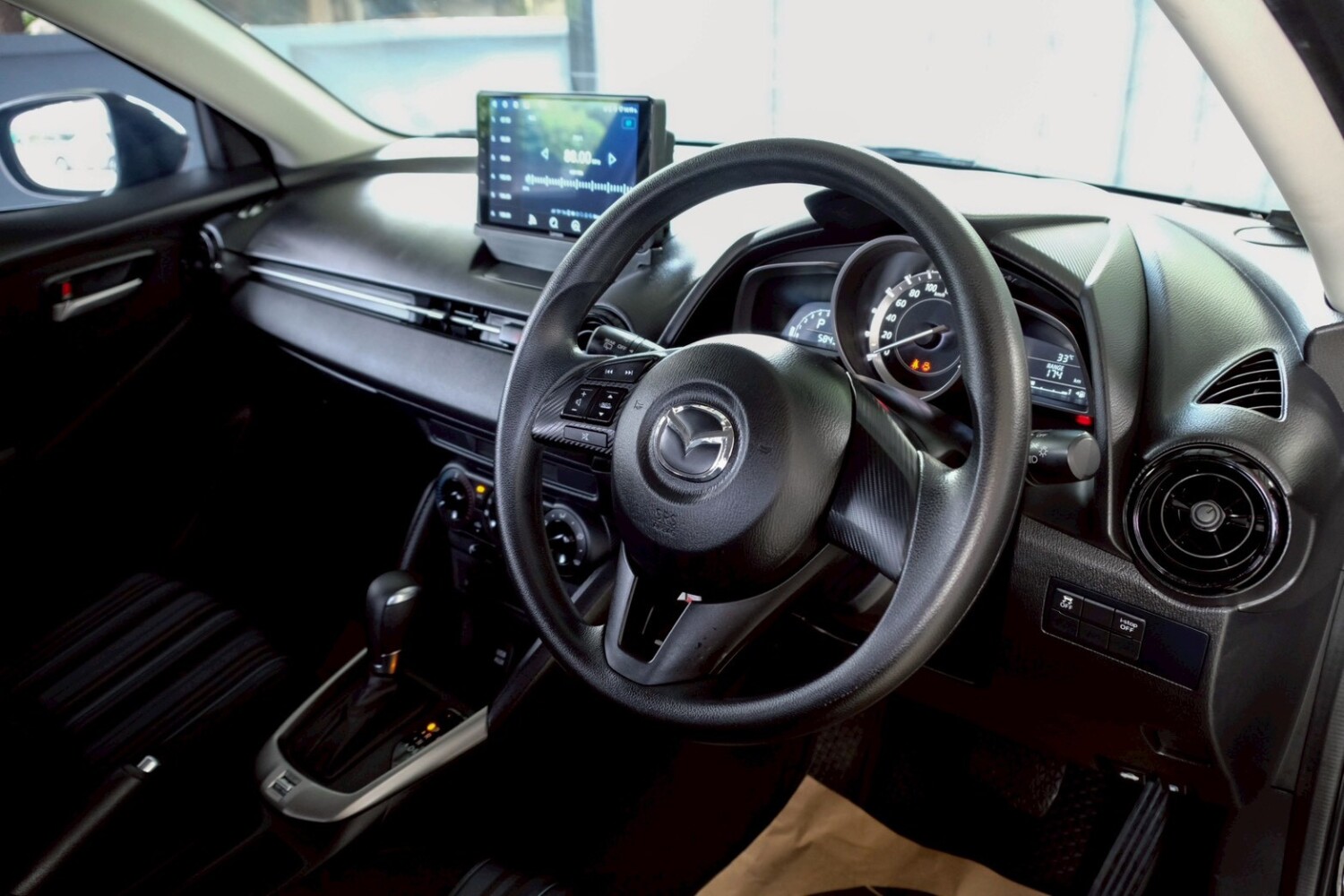 LINE_ALBUM_MAZDA2 5dr ปี16(แท้) ตัวc สีดำ ไมล์ 58,000km_260715_10