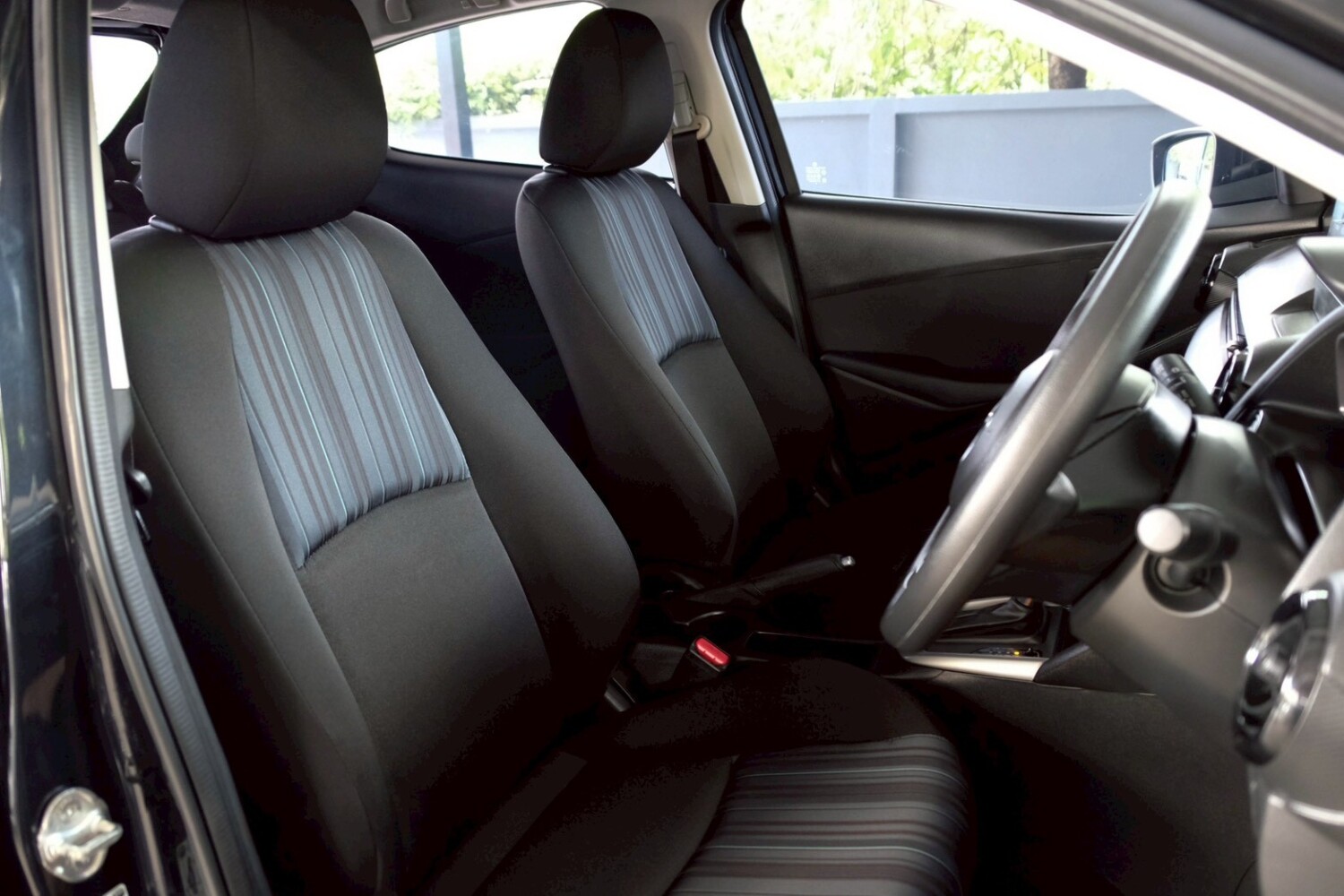 LINE_ALBUM_MAZDA2 5dr ปี16(แท้) ตัวc สีดำ ไมล์ 58,000km_260715_11