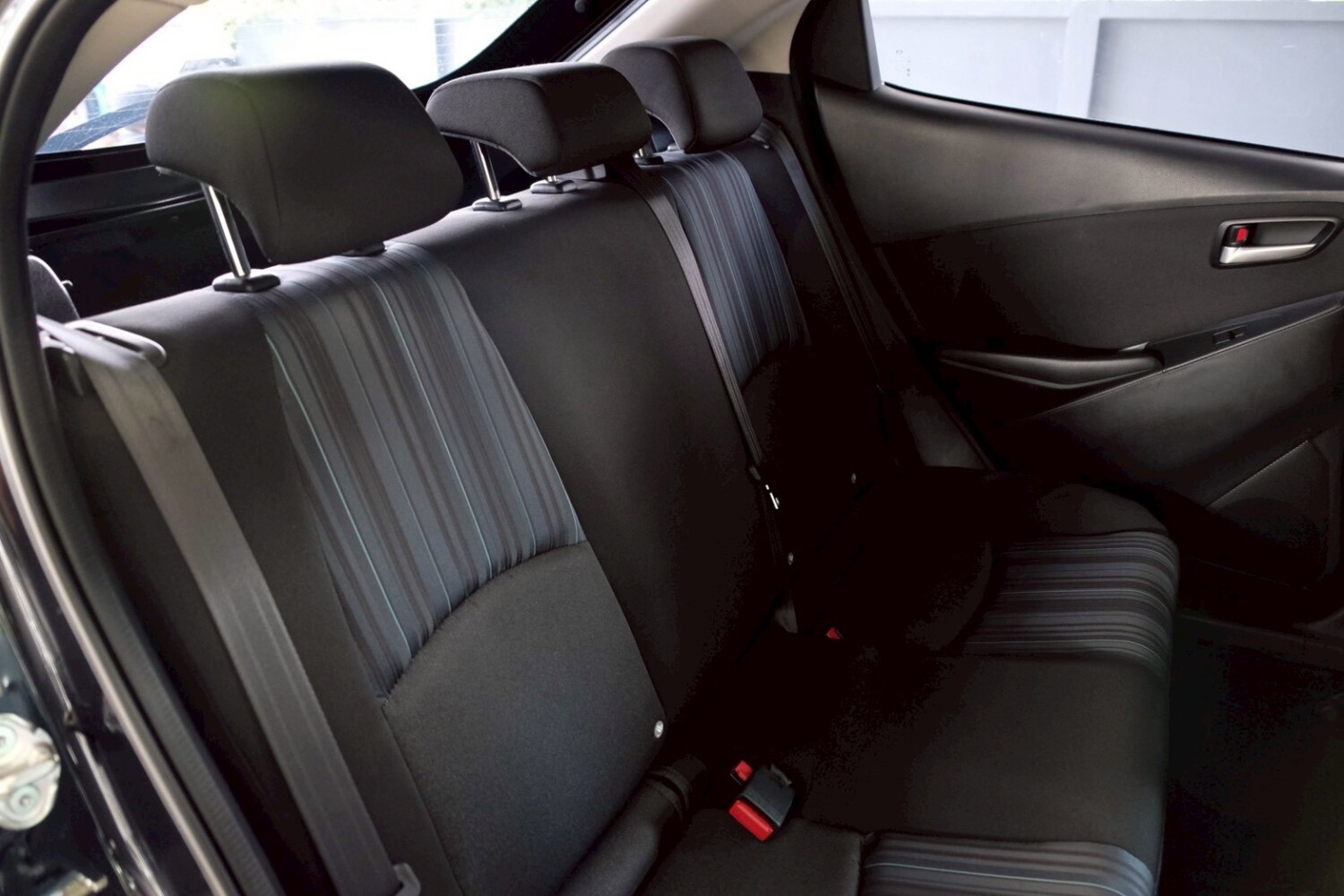 LINE_ALBUM_MAZDA2 5dr ปี16(แท้) ตัวc สีดำ ไมล์ 58,000km_260715_12