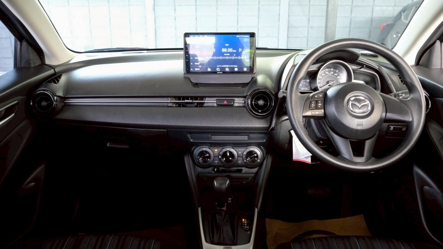 LINE_ALBUM_MAZDA2 5dr ปี16(แท้) ตัวc สีดำ ไมล์ 58,000km_260715_13