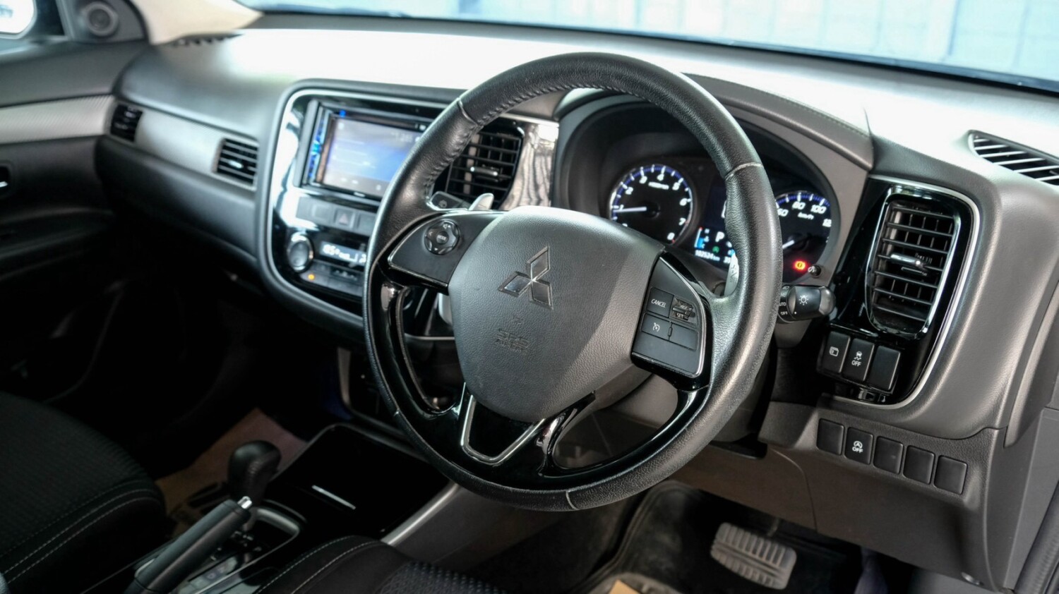 LINE_ALBUM_Mitsubishi Outlander 2.0 ปี2017 จด 2018 สีดำ auto_260806_10