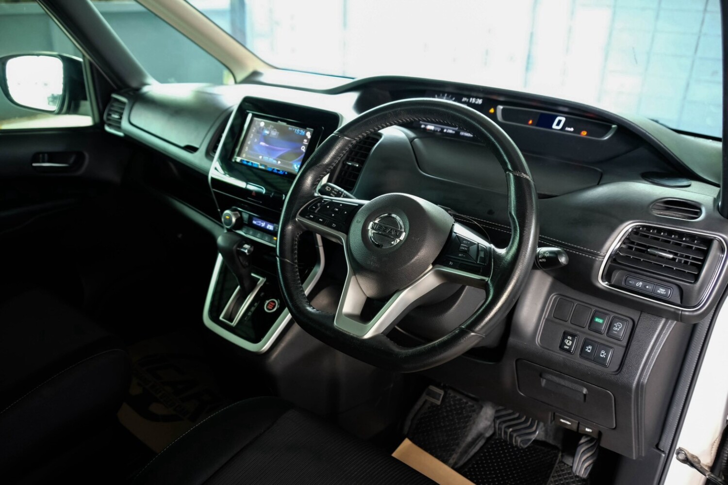 LINE_ALBUM_Nissan serena 2.0 hybrid highway สีเบจ ปี16 จด 17_260803_10
