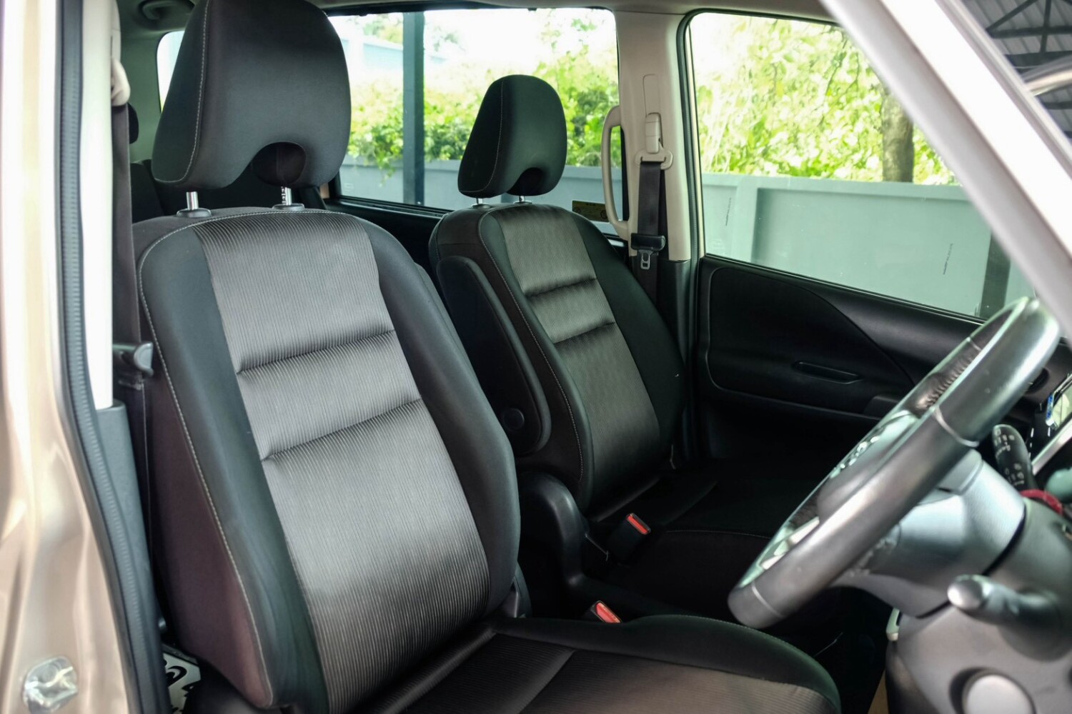 LINE_ALBUM_Nissan serena 2.0 hybrid highway สีเบจ ปี16 จด 17_260803_11