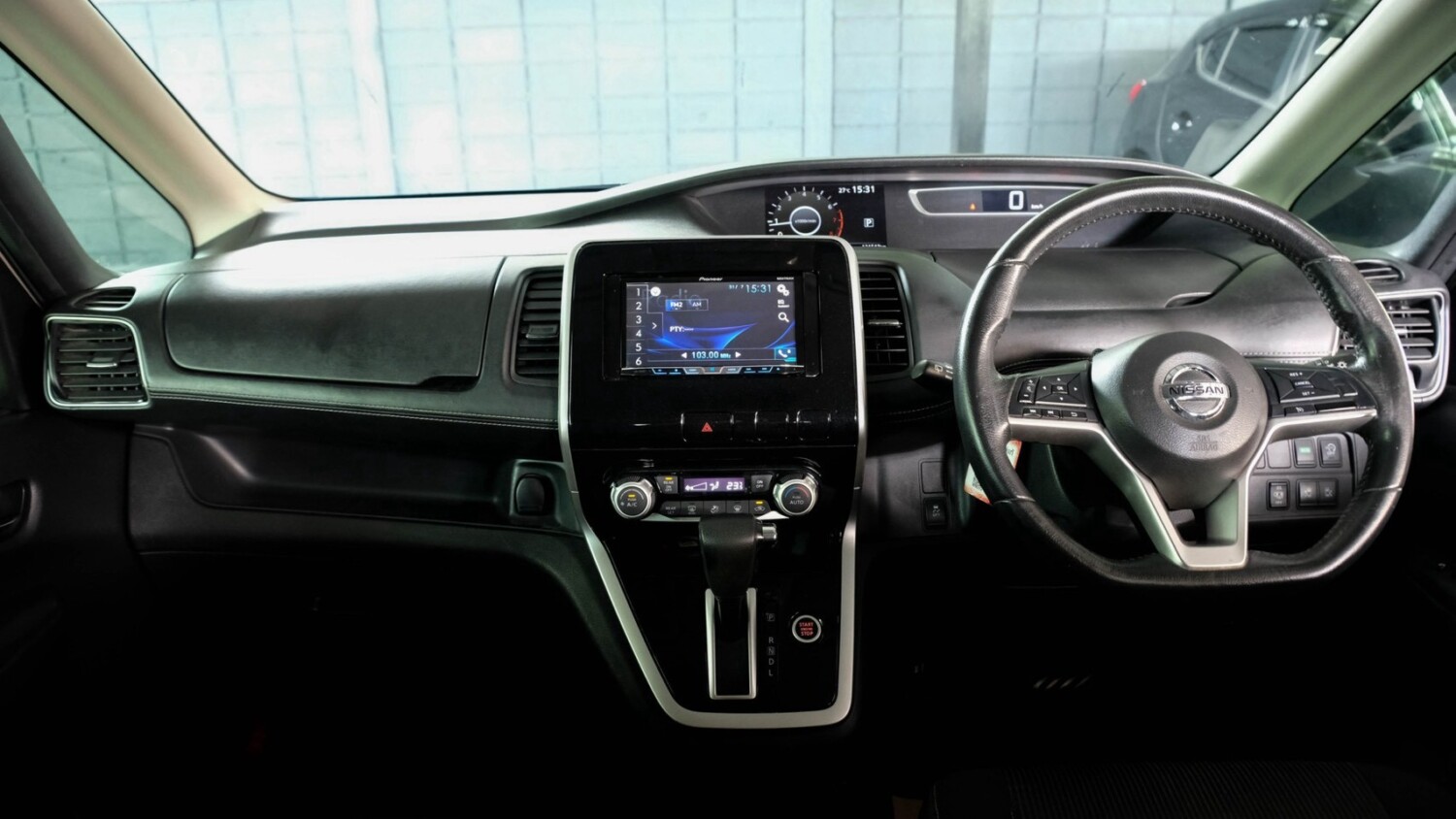 LINE_ALBUM_Nissan serena 2.0 hybrid highway สีเบจ ปี16 จด 17_260803_16