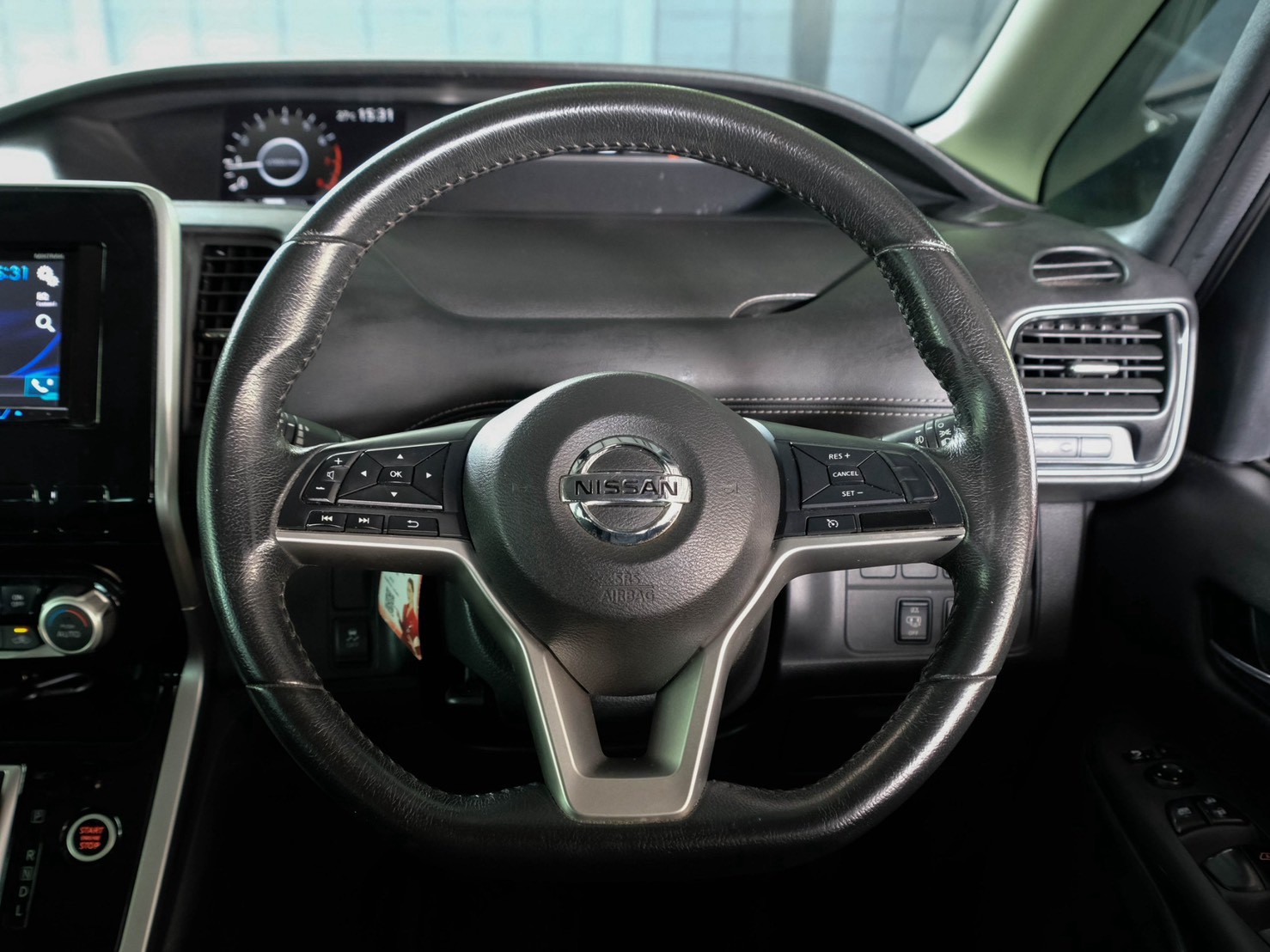 LINE_ALBUM_Nissan serena 2.0 hybrid highway สีเบจ ปี16 จด 17_260803_17