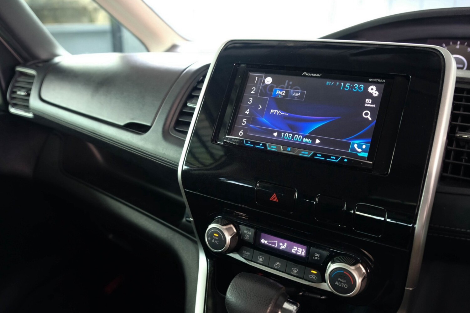 LINE_ALBUM_Nissan serena 2.0 hybrid highway สีเบจ ปี16 จด 17_260803_22