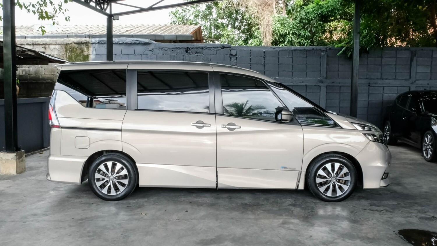 LINE_ALBUM_Nissan serena 2.0 hybrid highway สีเบจ ปี16 จด 17_260803_4