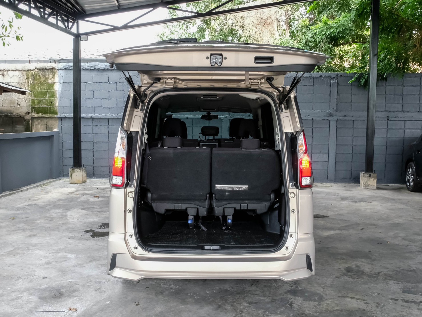 LINE_ALBUM_Nissan serena 2.0 hybrid highway สีเบจ ปี16 จด 17_260803_9