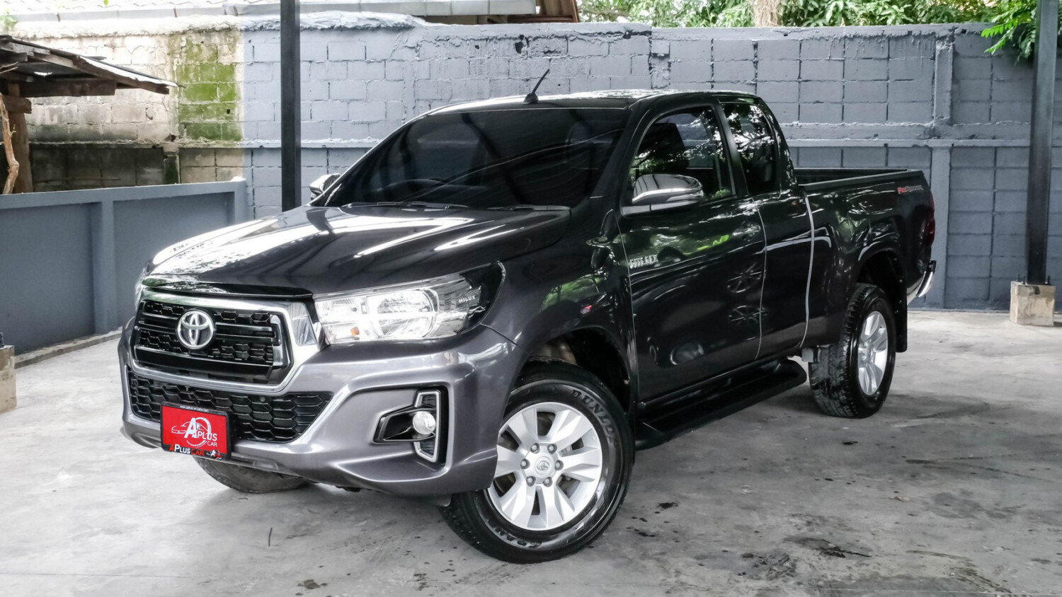 LINE_ALBUM_Toyota revo 2.4 cab prerunner j plus ปี18 สีเทา mt_260810_1