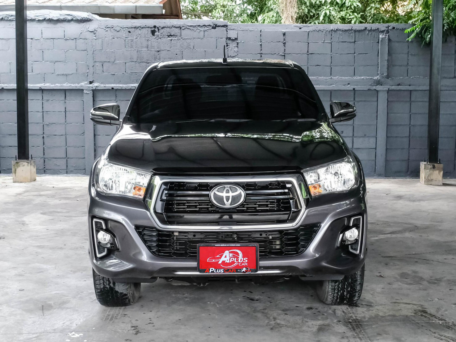 LINE_ALBUM_Toyota revo 2.4 cab prerunner j plus ปี18 สีเทา mt_260810_2