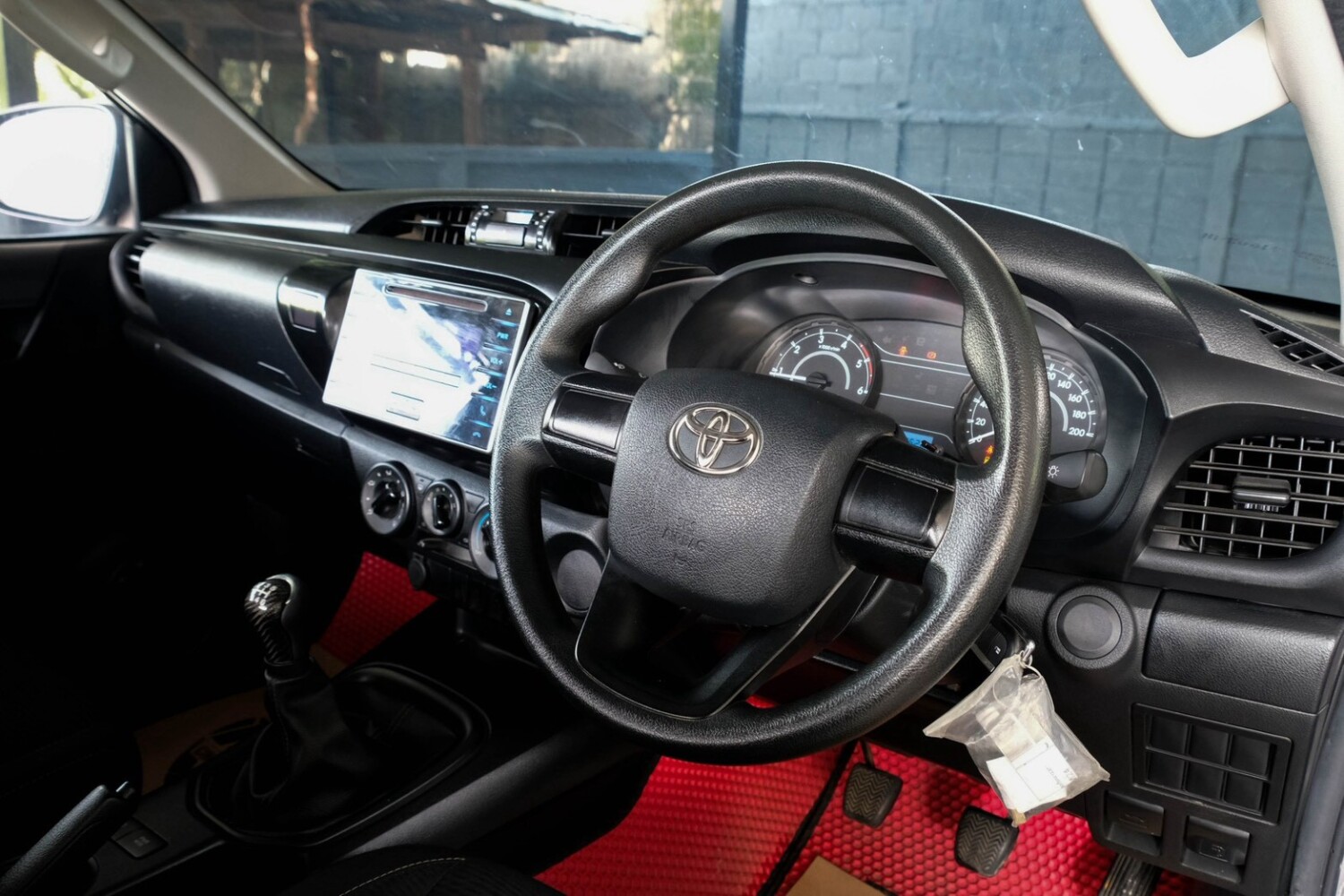 LINE_ALBUM_Toyota revo 2.4 cab prerunner j plus ปี18 สีเทา mt_260810_9