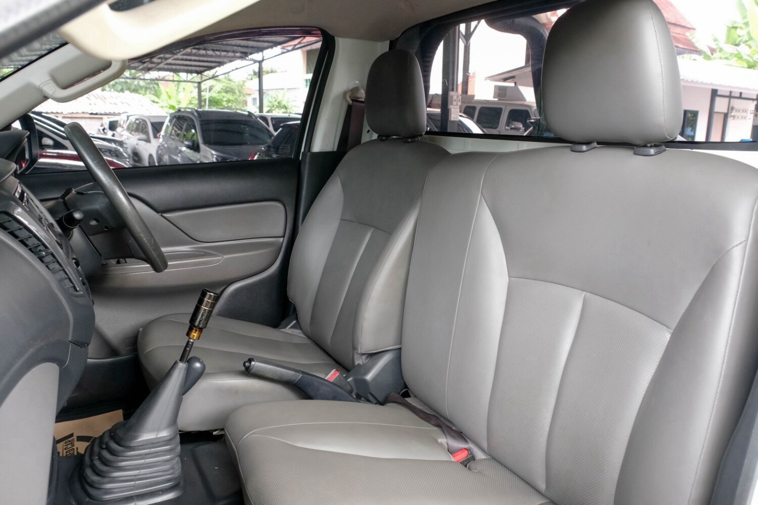 LINE_ALBUM_Triton 2.5 4wd ตอนเดียว เกียร์ ธรรมดา ปี2017 สีขาว_260815_12