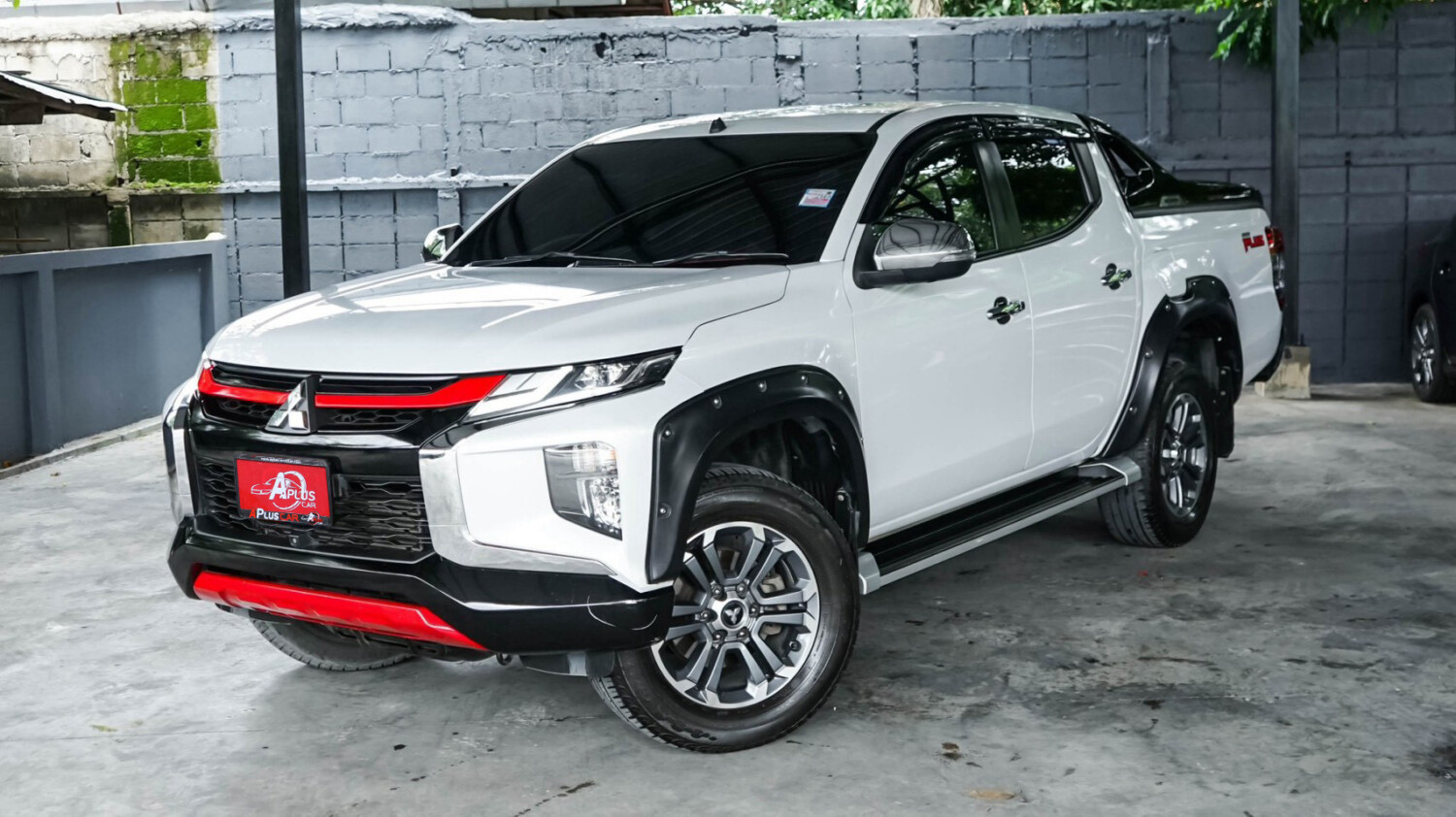 LINE_ALBUM_Triton 4dr ปี19 auto GT สีขาว ไมล์ 110,000km_260818_1