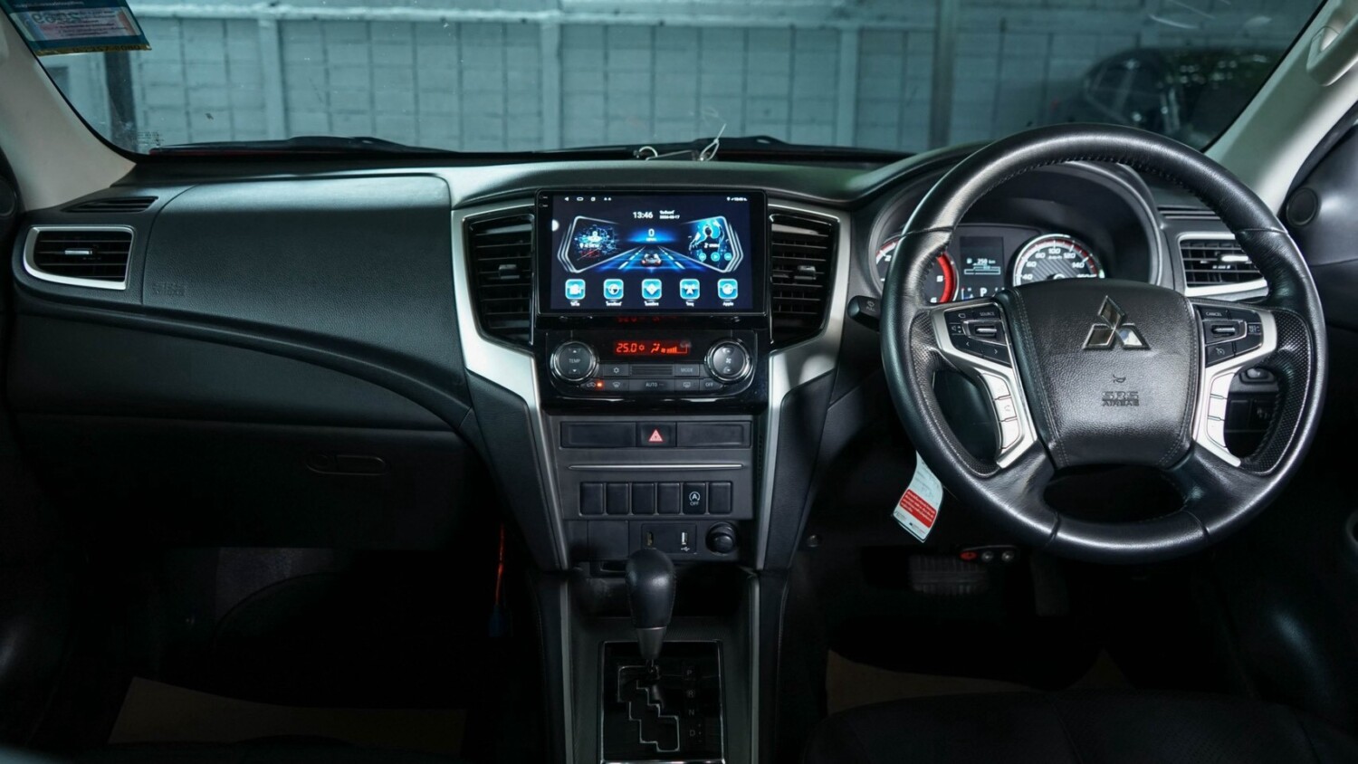 LINE_ALBUM_Triton 4dr ปี19 auto GT สีขาว ไมล์ 110,000km_260818_12