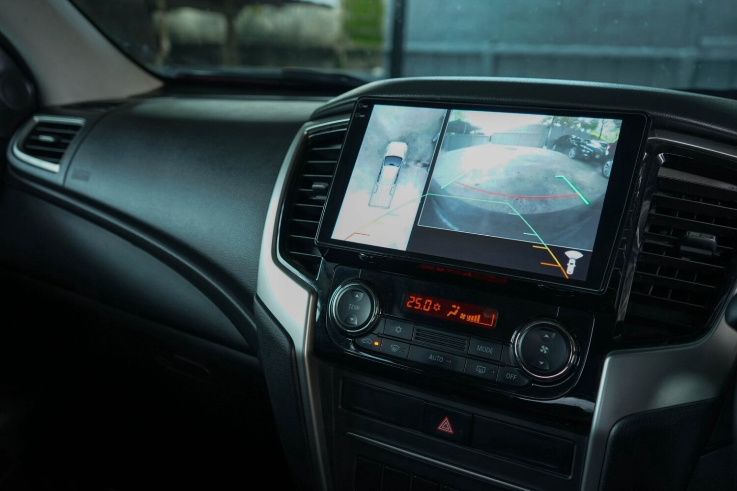 LINE_ALBUM_Triton 4dr ปี19 auto GT สีขาว ไมล์ 110,000km_260818_17