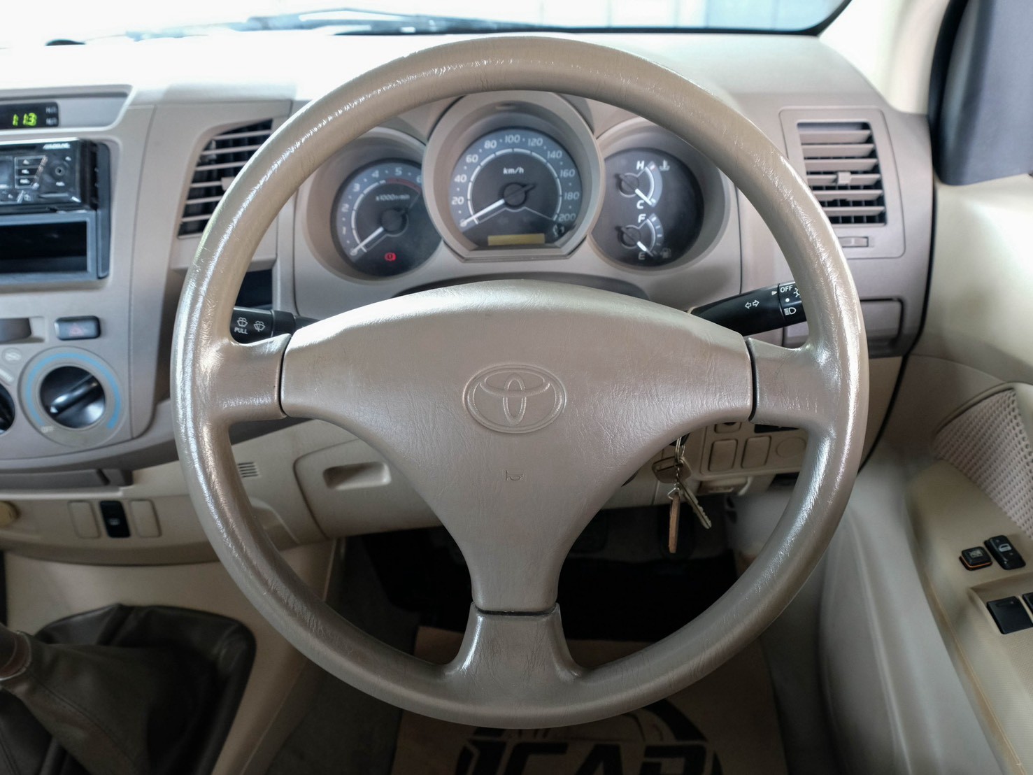 LINE_ALBUM_Vigo 2.5 E ปี2005 mt 4wd ไมล์ 39,000km สีบรอนซ์_260803_11