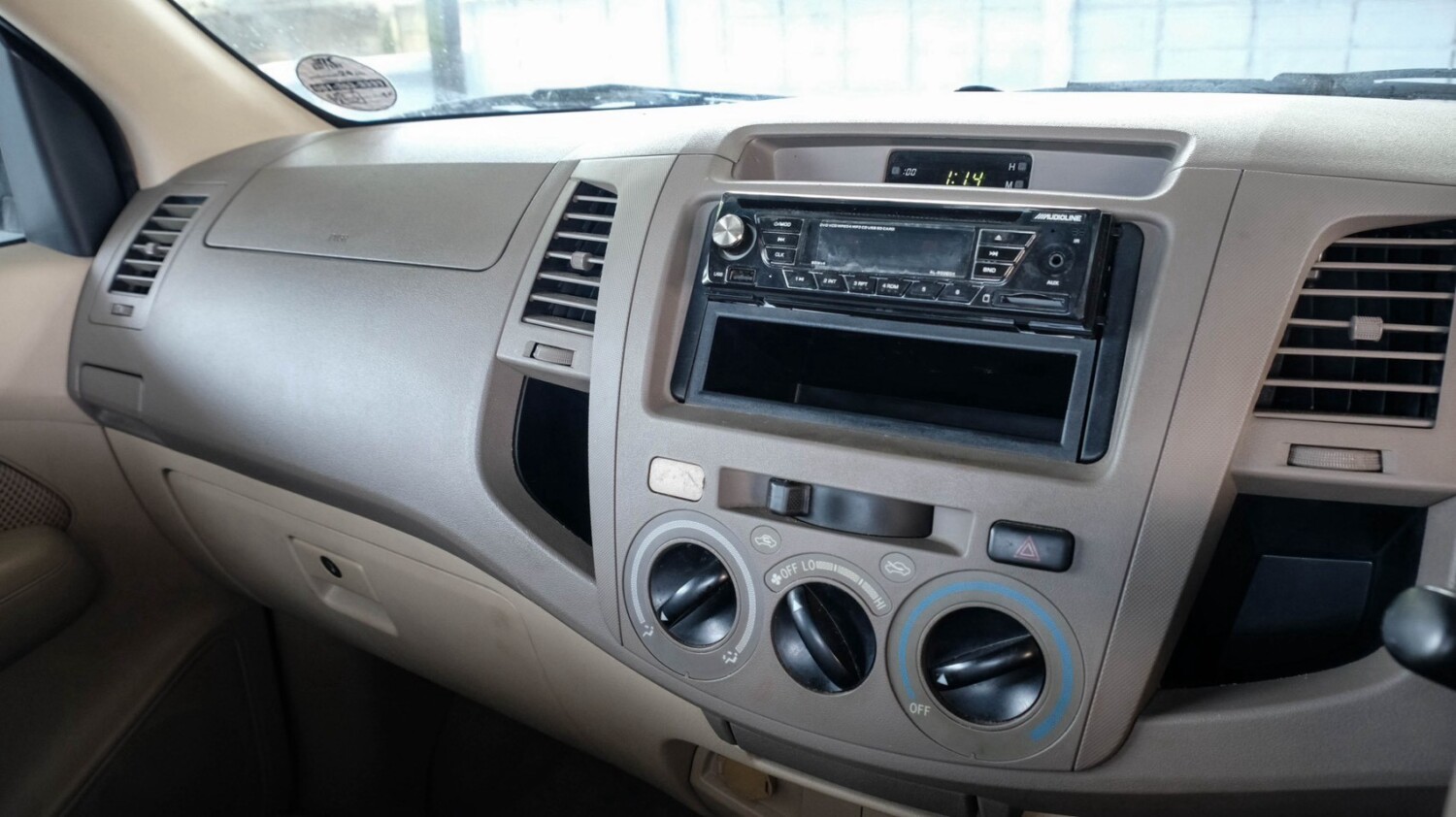 LINE_ALBUM_Vigo 2.5 E ปี2005 mt 4wd ไมล์ 39,000km สีบรอนซ์_260803_12