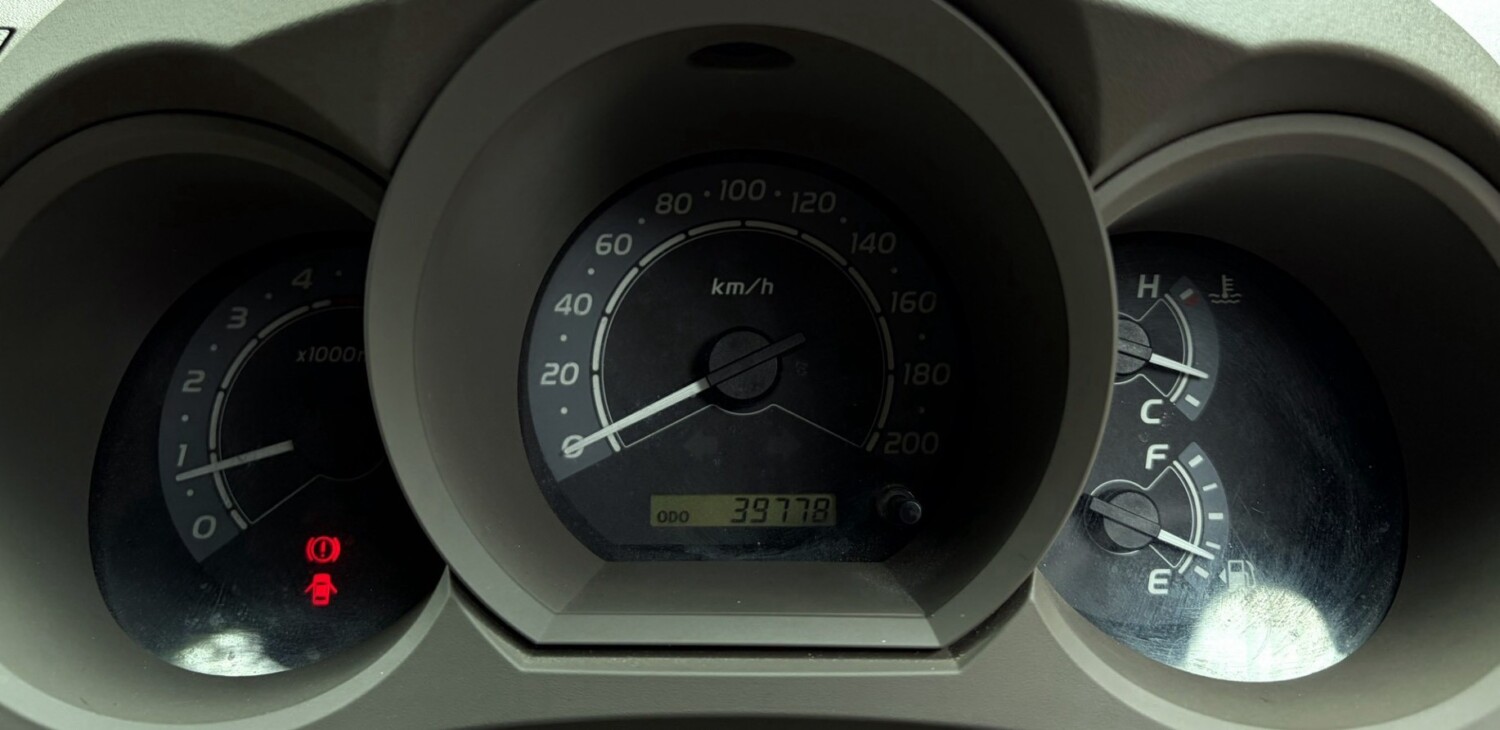 LINE_ALBUM_Vigo 2.5 E ปี2005 mt 4wd ไมล์ 39,000km สีบรอนซ์_260803_13