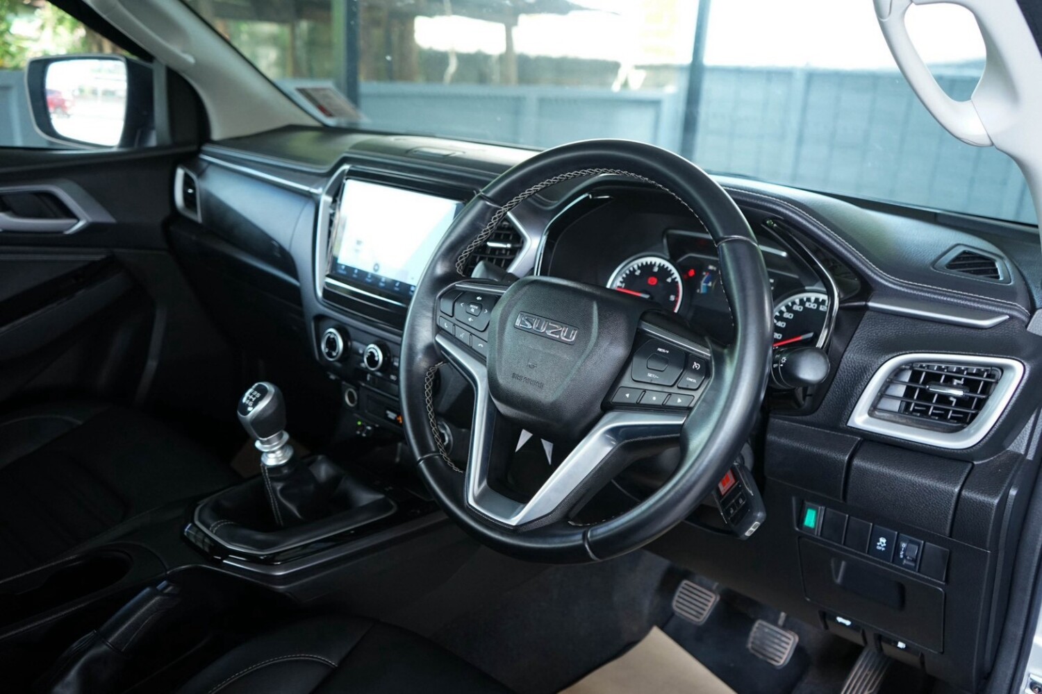LINE_ALBUM_DMAX CAB ปี21 จด ปี22 สีบรอนซ์ 3.0 4WD เกียร์ Mt_260926_9