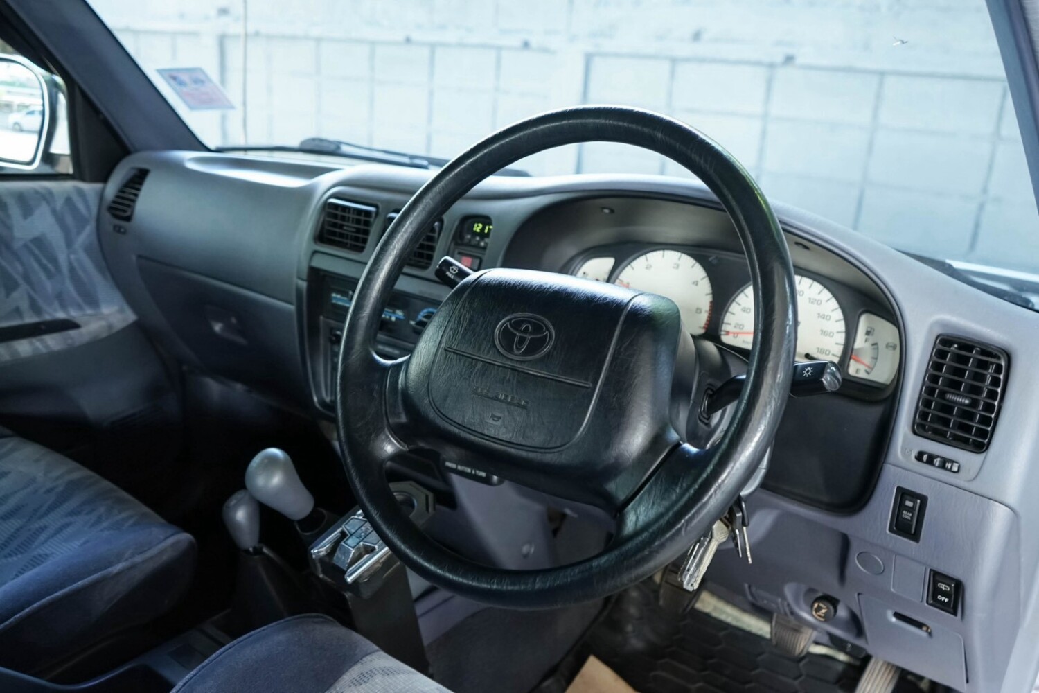 LINE_ALBUM_TOYOTA HILUX SPORT RIDER ปี1999 สีบรอนซ์ MT 4WD_260915_9