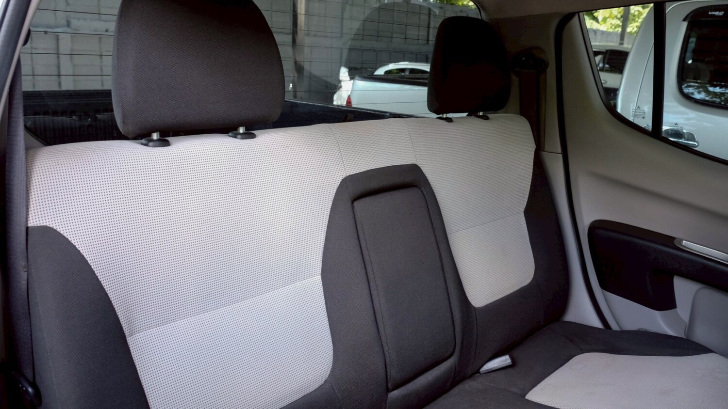 LINE_ALBUM_TRITON 4DR ปี12 สีบรอนซ์ glsสี่ประตู ไมล์150,000km_260612_11