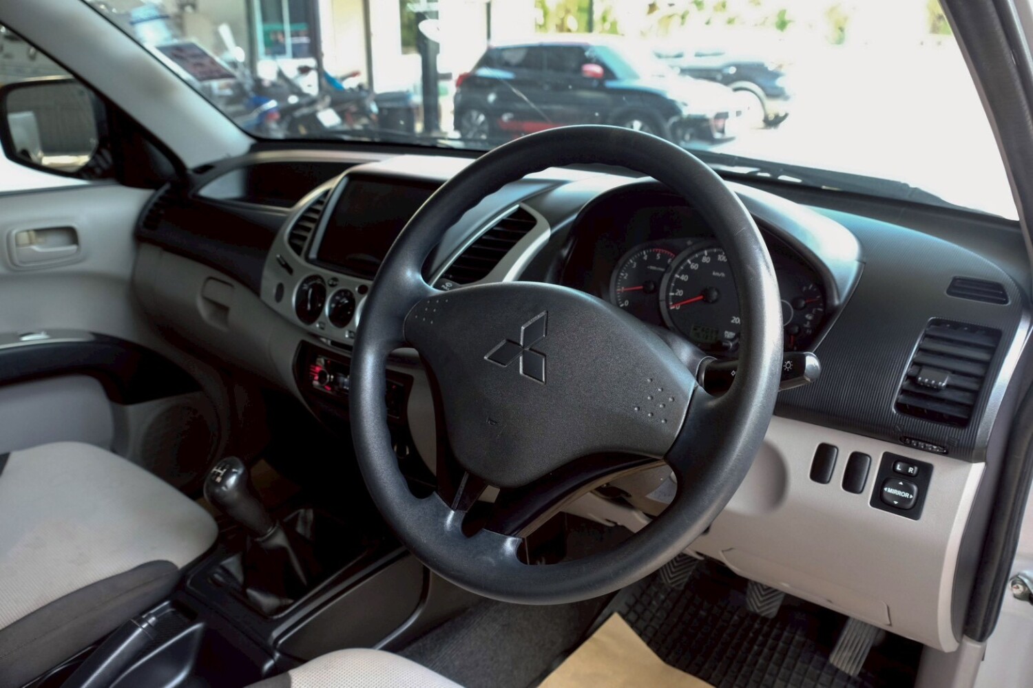 LINE_ALBUM_TRITON 4DR ปี12 สีบรอนซ์ glsสี่ประตู ไมล์150,000km_260612_9