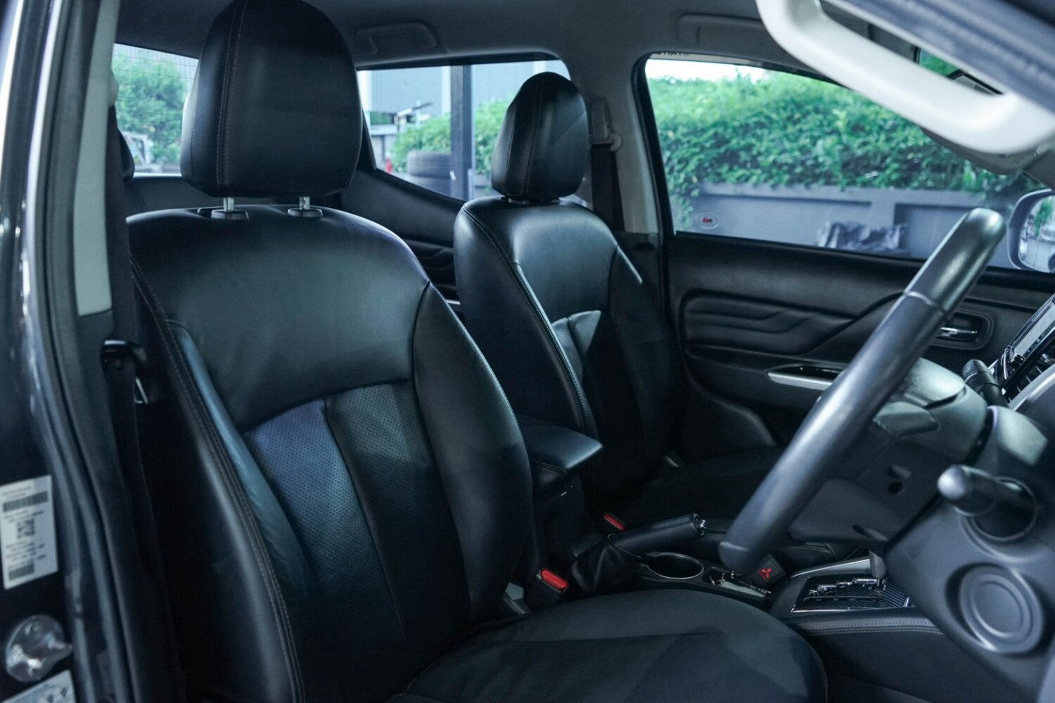 LINE_ALBUM_Triton2.4 4dr ปี19 จด ปี20 สีเทา เกียร์ at 29000km_260928_10