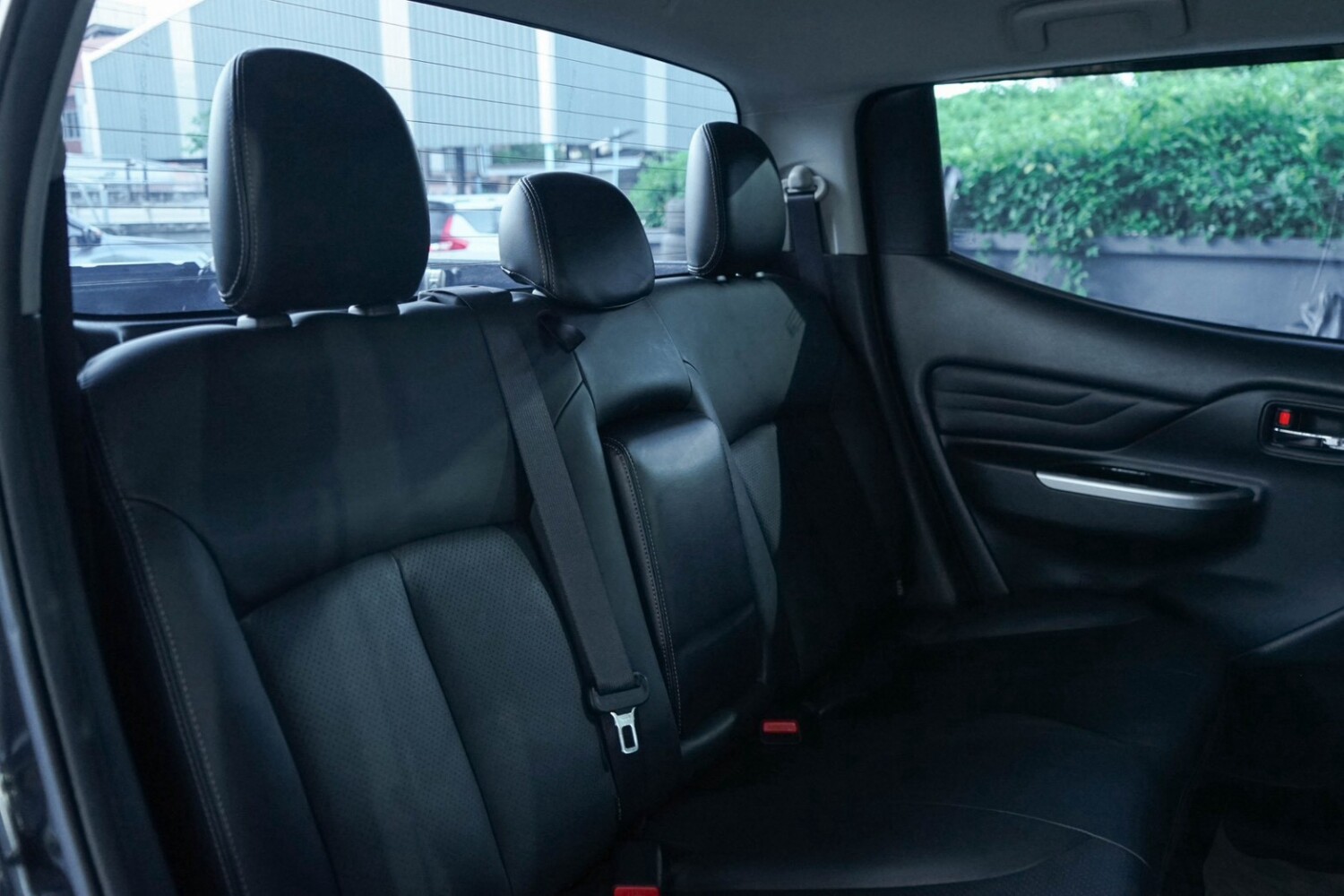 LINE_ALBUM_Triton2.4 4dr ปี19 จด ปี20 สีเทา เกียร์ at 29000km_260928_11