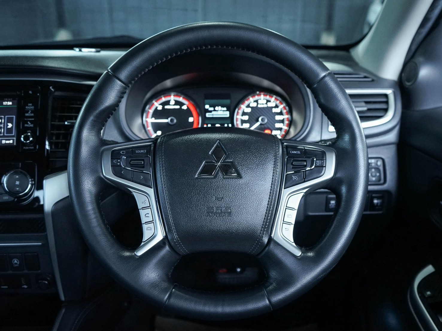LINE_ALBUM_Triton2.4 4dr ปี19 จด ปี20 สีเทา เกียร์ at 29000km_260928_13