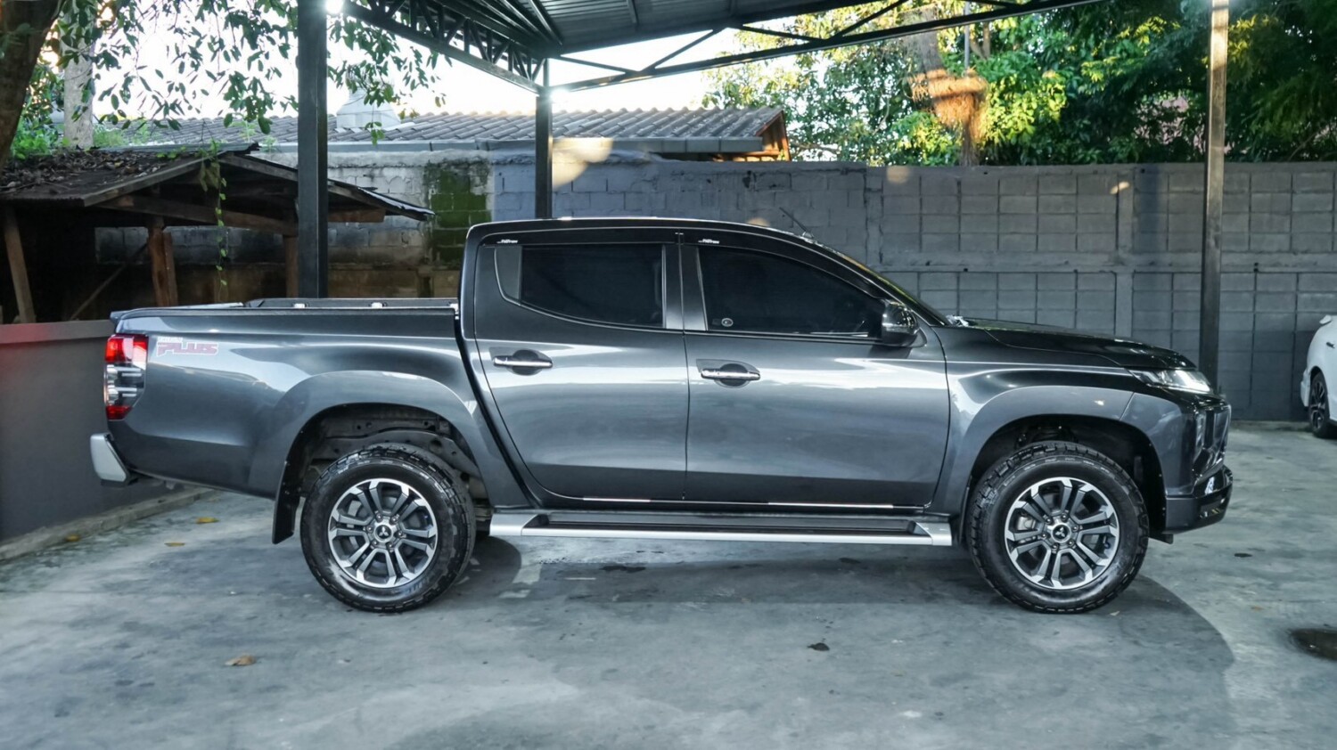 LINE_ALBUM_Triton2.4 4dr ปี19 จด ปี20 สีเทา เกียร์ at 29000km_260928_4