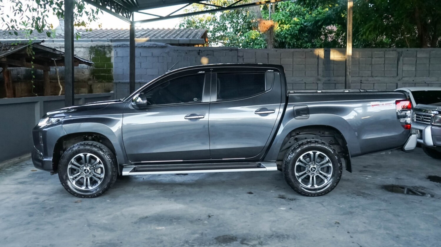 LINE_ALBUM_Triton2.4 4dr ปี19 จด ปี20 สีเทา เกียร์ at 29000km_260928_5