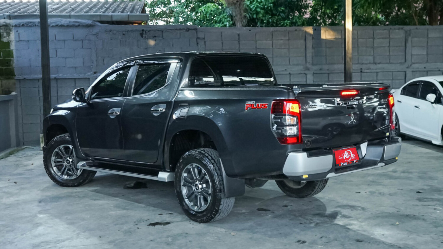 LINE_ALBUM_Triton2.4 4dr ปี19 จด ปี20 สีเทา เกียร์ at 29000km_260928_6