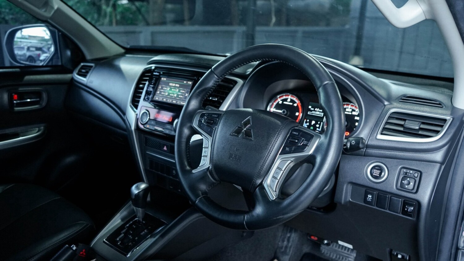 LINE_ALBUM_Triton2.4 4dr ปี19 จด ปี20 สีเทา เกียร์ at 29000km_260928_9