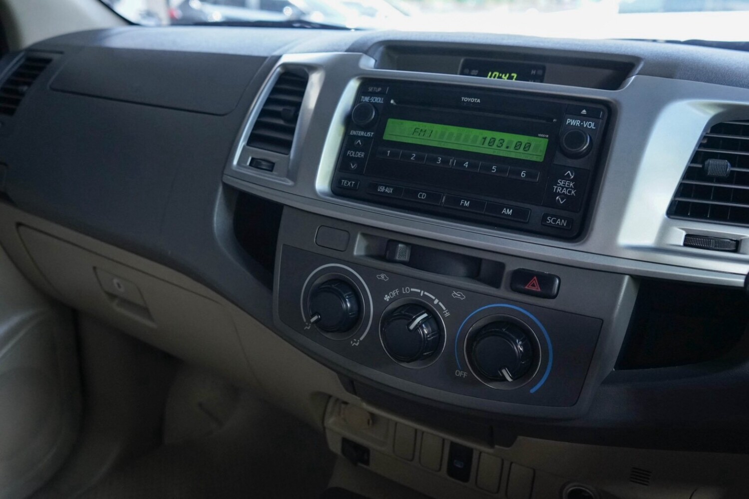 LINE_ALBUM_VIGO CHAMP 2.5 E ปี14 สีดำ เกียร์ ธรรมดา 4WD 4DR_260915_15