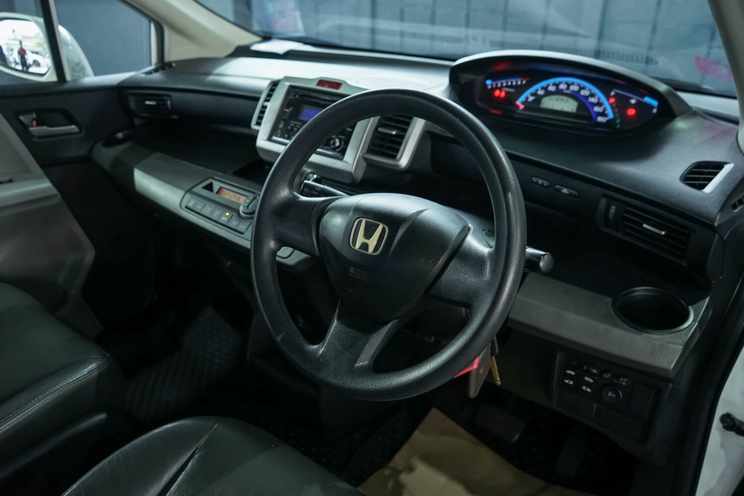 LINE_ALBUM_HONDA FREED 1.5 ปี11 จด ปี12 สีขาว ตัวSE_261008_10