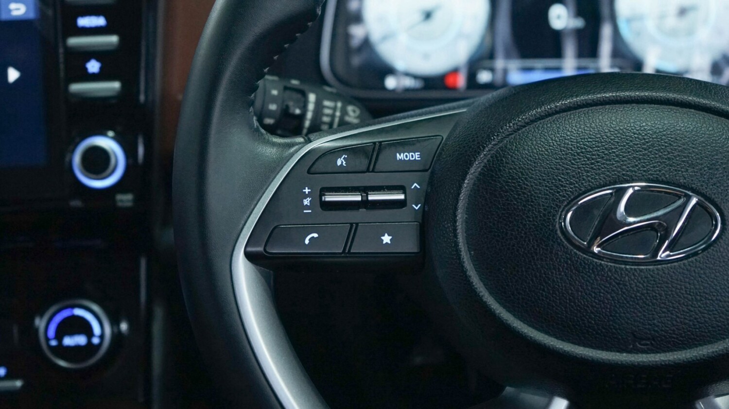 LINE_ALBUM_Hyundai creta 1.5 Sel top ปี22 จด ปี23 สีเทา auto_261008_19