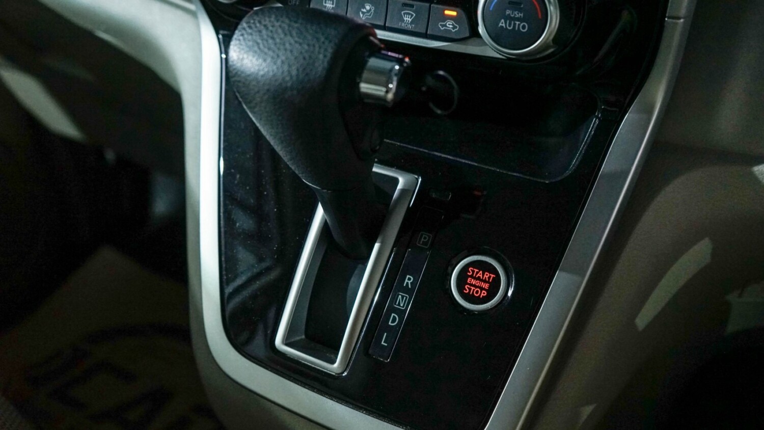 LINE_ALBUM_NISSAN SERENA 2.0 S HYBRID ปี2018 จด ปี2019 สีขาว_261008_22