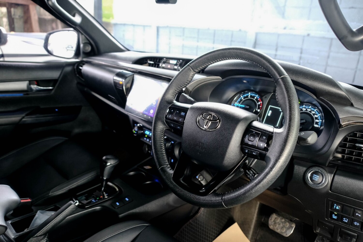 LINE_ALBUM_Revo rocco 2.4 ปี24 4wd auto สีขาว ไมล์ 39,000km_260815_10
