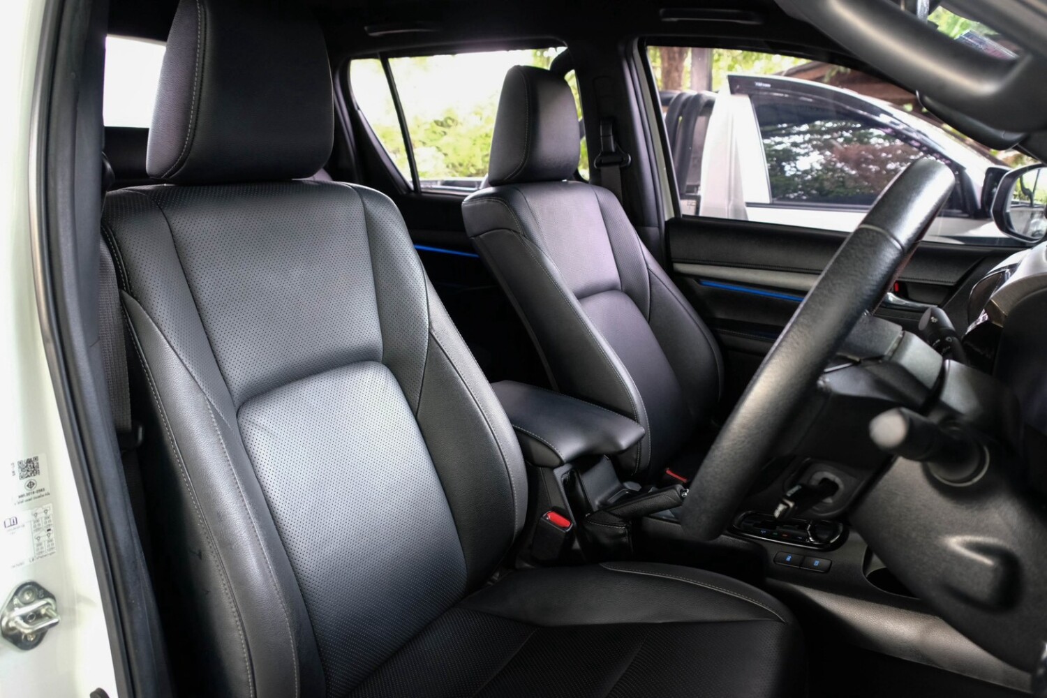 LINE_ALBUM_Revo rocco 2.4 ปี24 4wd auto สีขาว ไมล์ 39,000km_260815_11