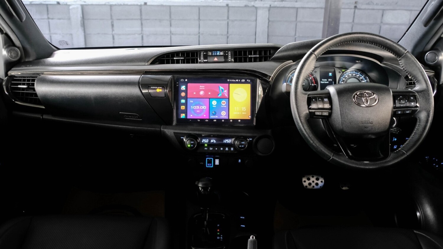 LINE_ALBUM_Revo rocco 2.4 ปี24 4wd auto สีขาว ไมล์ 39,000km_260815_14