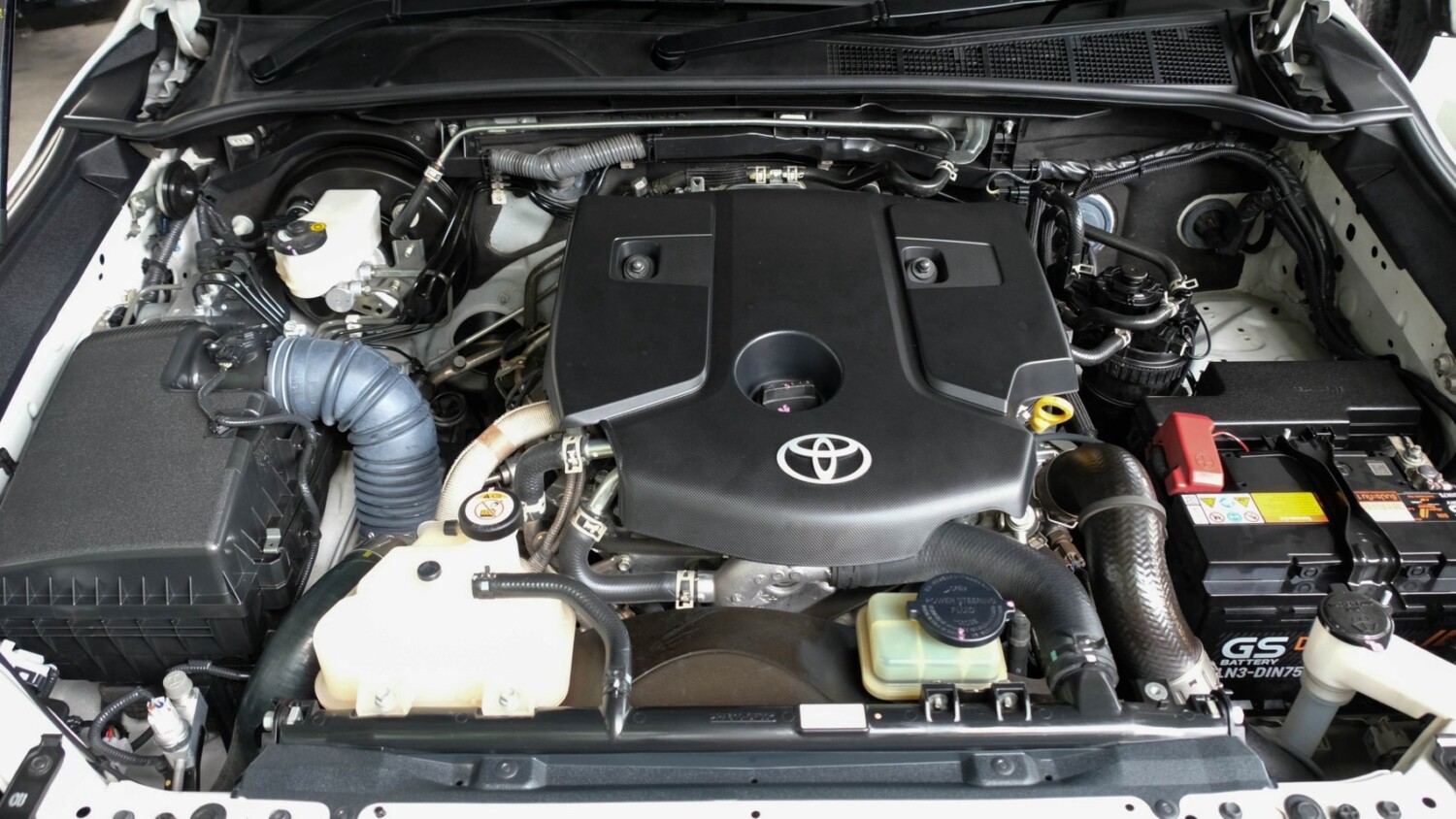 LINE_ALBUM_Revo rocco 2.4 ปี24 4wd auto สีขาว ไมล์ 39,000km_260815_23
