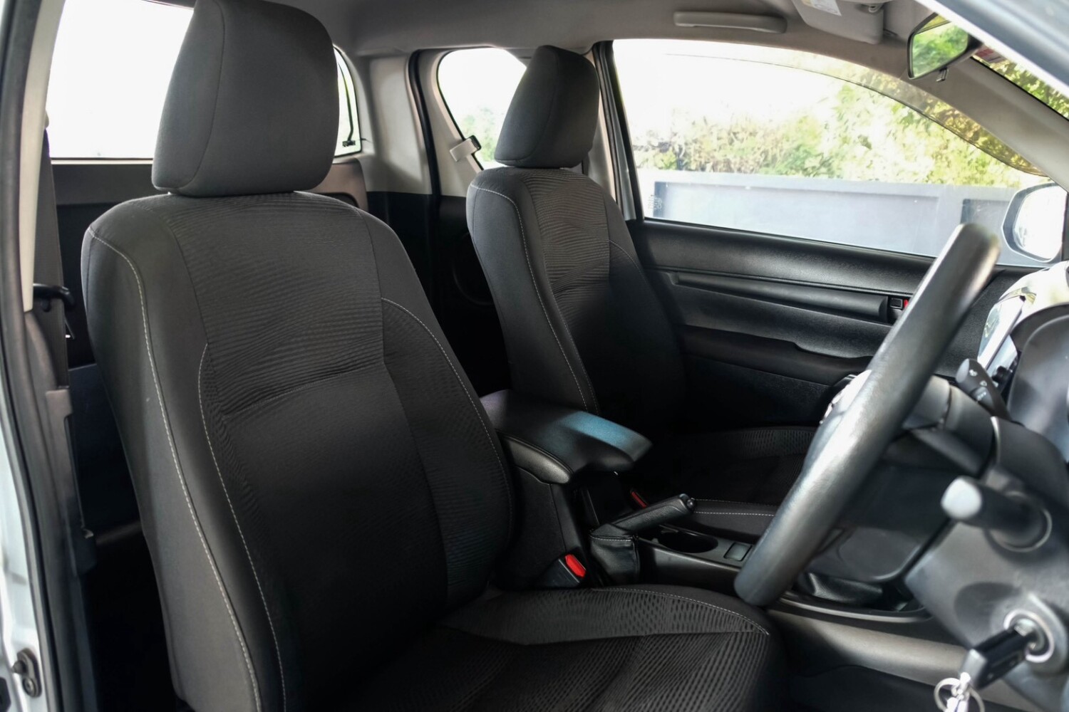 LINE_ALBUM_TOYOTA REVO CAB ปี22 สีเทา ไมล์ 30,000km z edition_261023_10