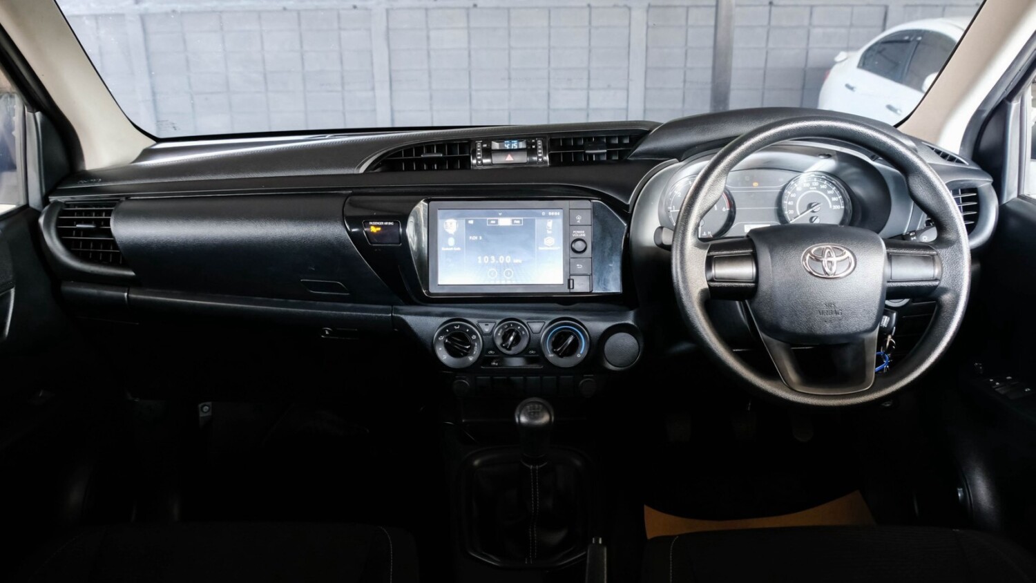 LINE_ALBUM_TOYOTA REVO CAB ปี22 สีเทา ไมล์ 30,000km z edition_261023_12