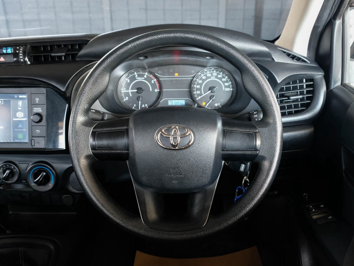 LINE_ALBUM_TOYOTA REVO CAB ปี22 สีเทา ไมล์ 30,000km z edition_261023_13